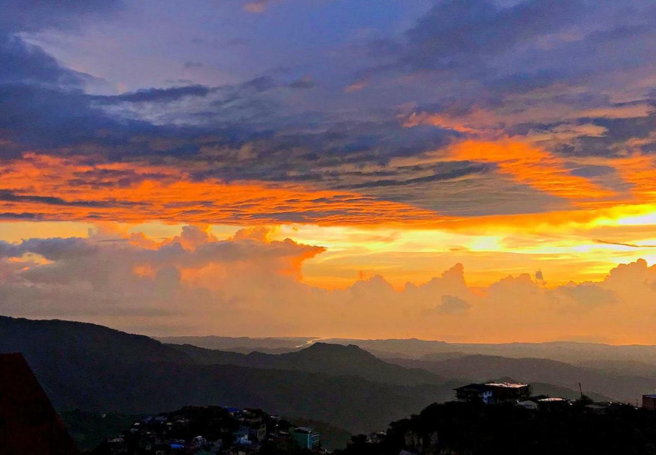 Vacation House In Baguio With Amazing Sunset Views 바기오 외부 사진