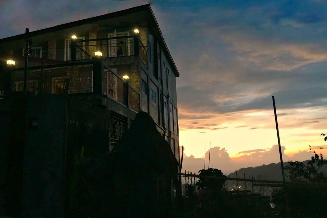 Vacation House In Baguio With Amazing Sunset Views 바기오 외부 사진